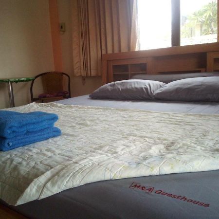 M & A Guesthouse Hua Hin Bagian luar foto