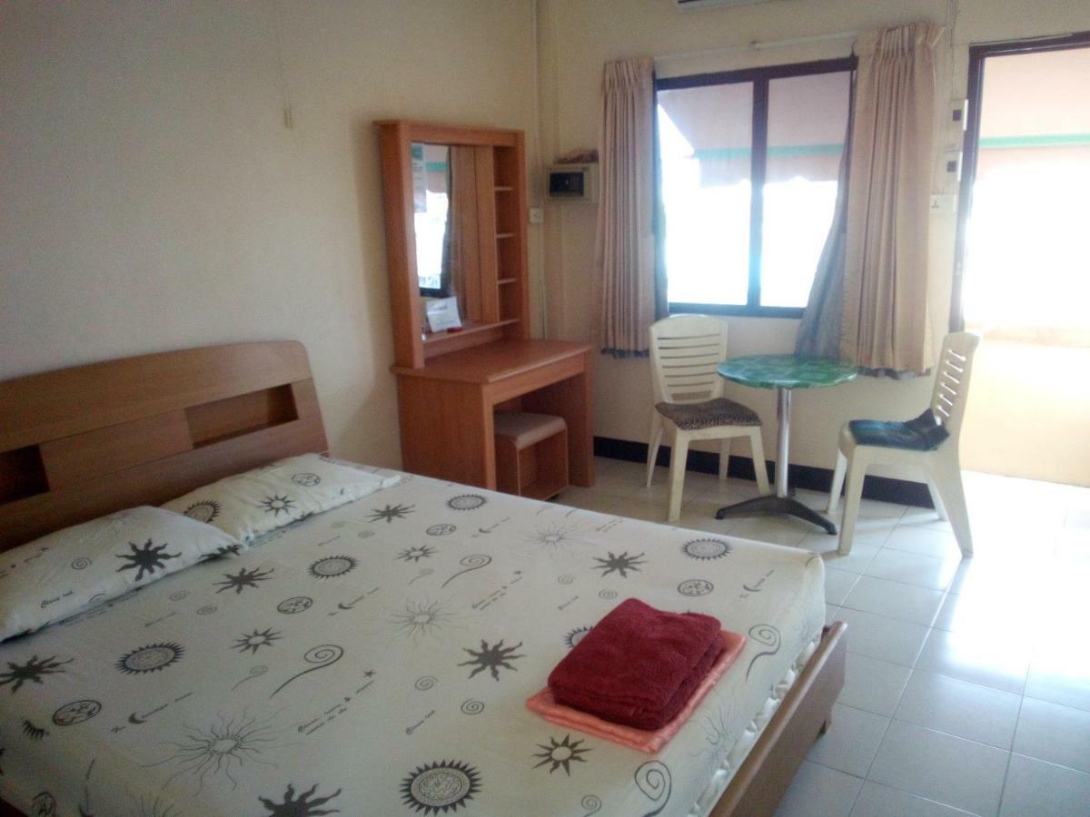 M & A Guesthouse Hua Hin Bagian luar foto
