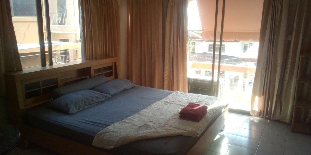 M & A Guesthouse Hua Hin Bagian luar foto