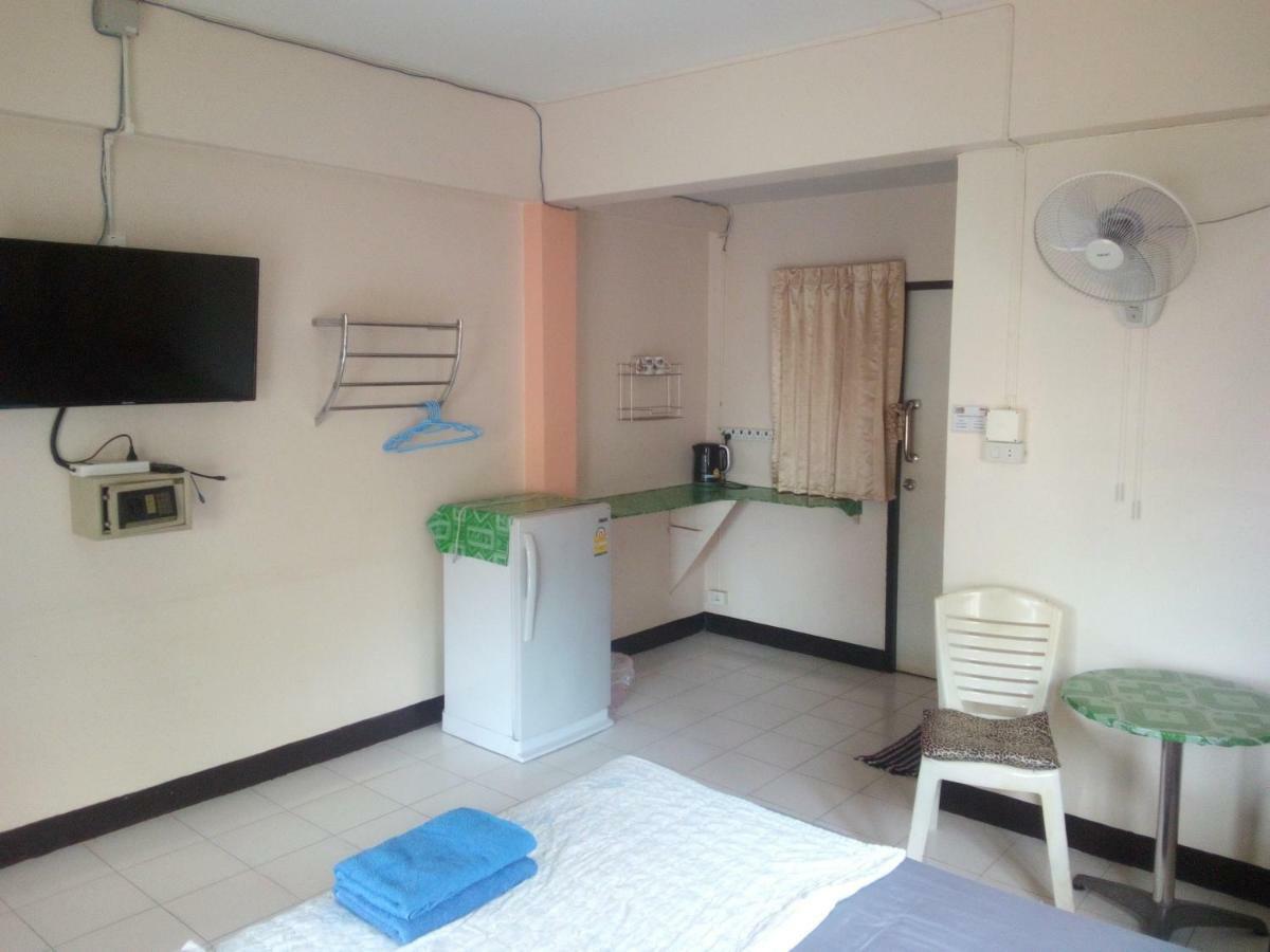 M & A Guesthouse Hua Hin Bagian luar foto