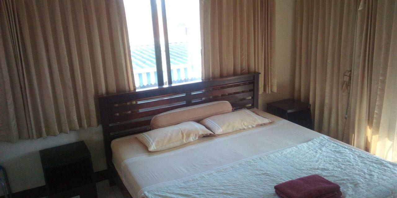 M & A Guesthouse Hua Hin Bagian luar foto