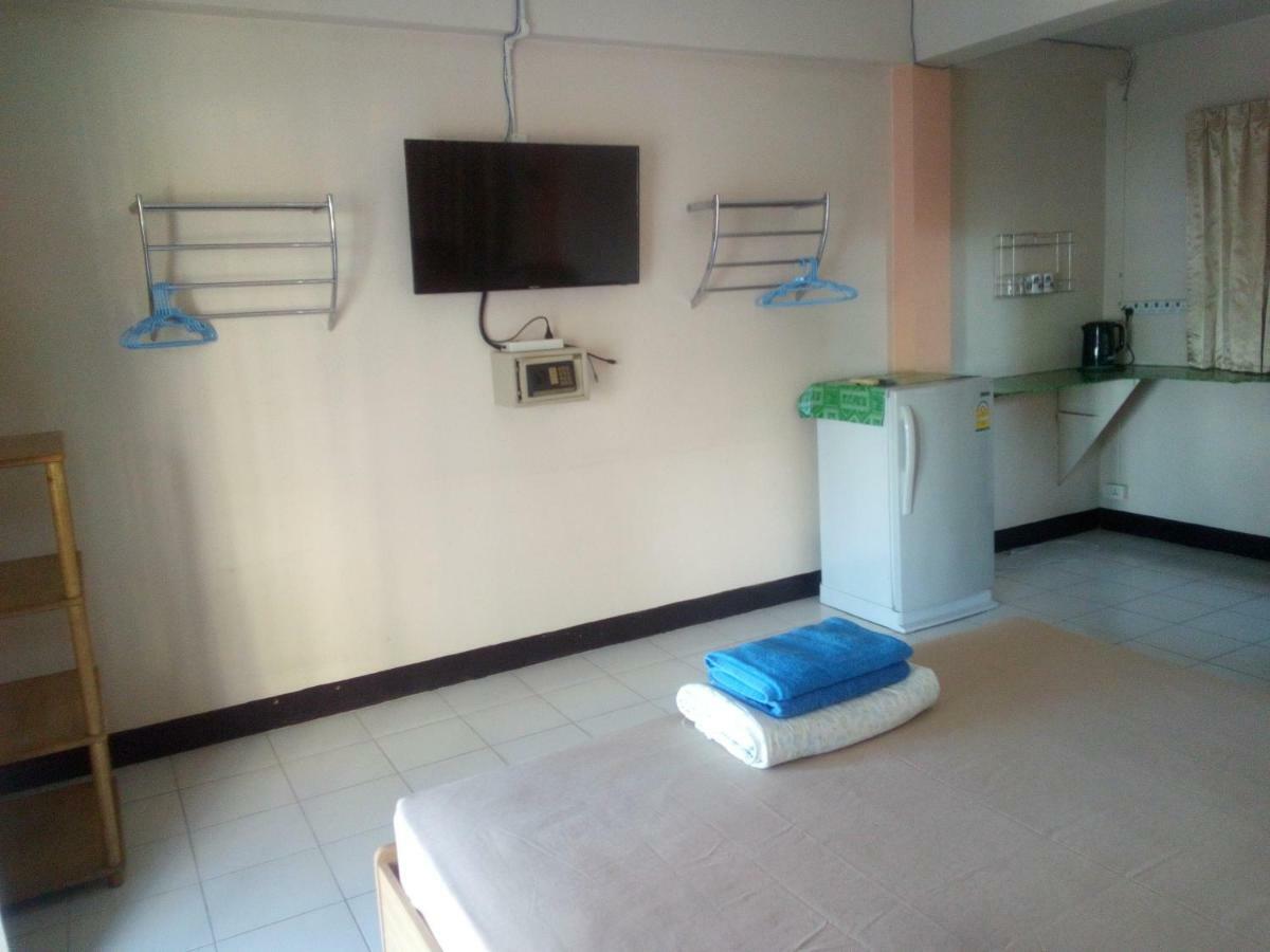 M & A Guesthouse Hua Hin Bagian luar foto