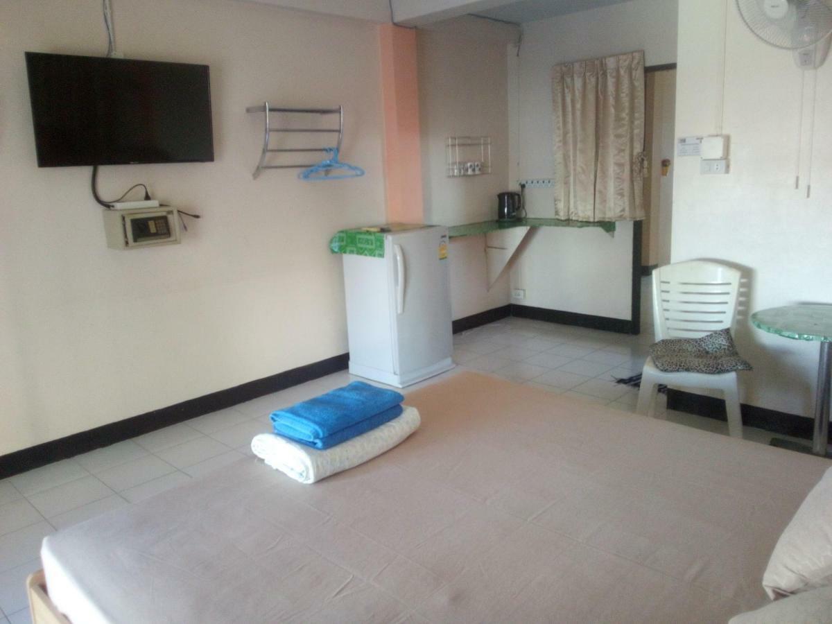 M & A Guesthouse Hua Hin Bagian luar foto