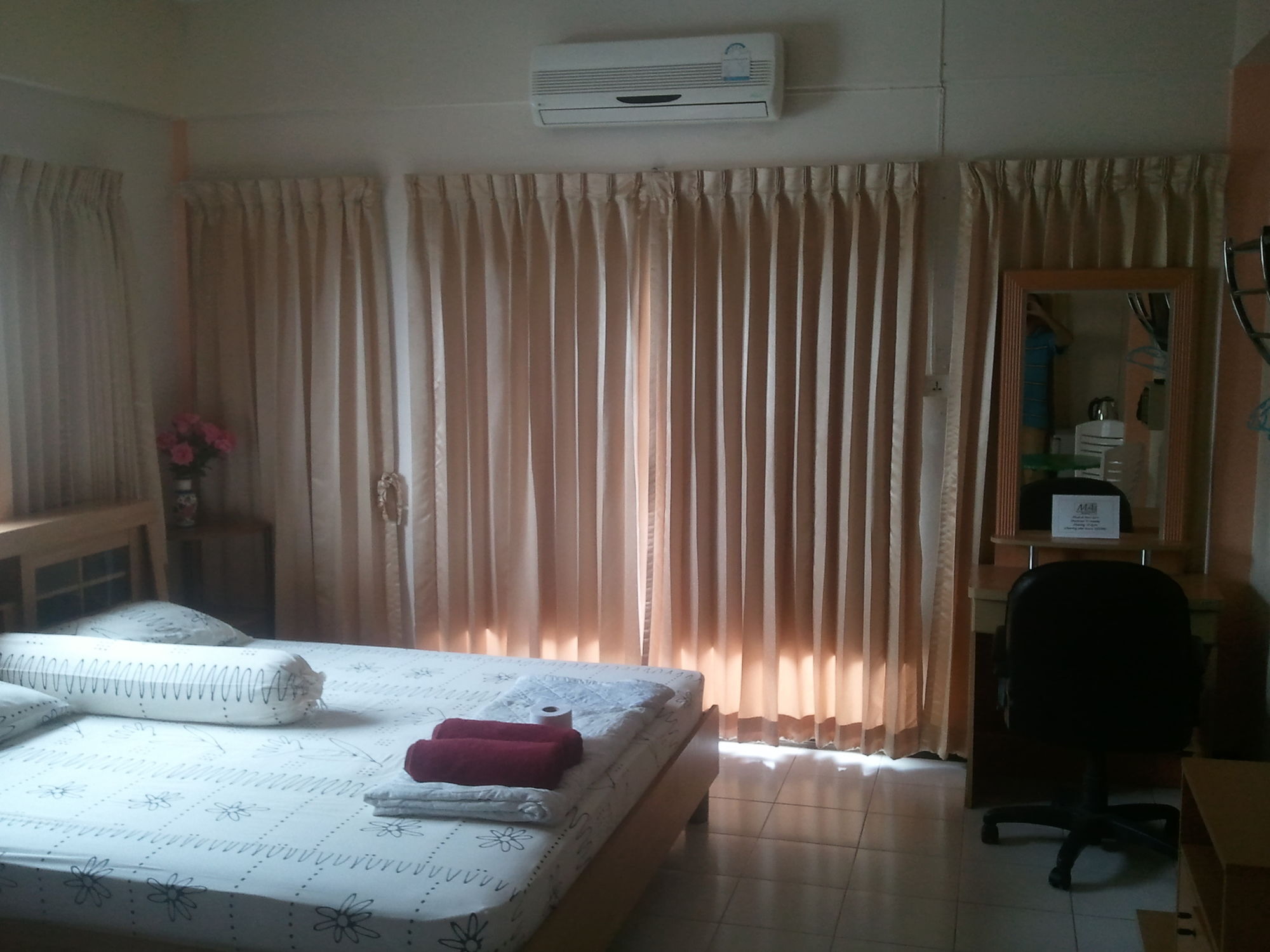 M & A Guesthouse Hua Hin Bagian luar foto